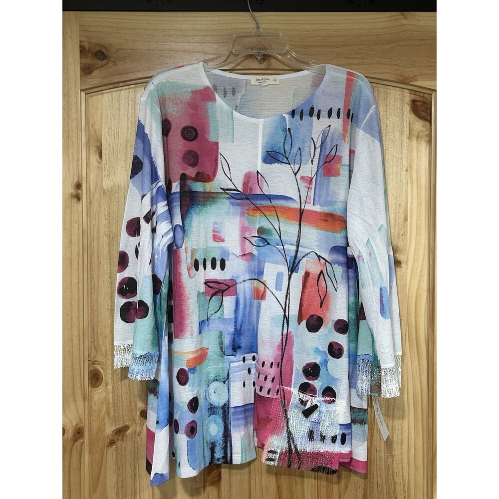 Jess & Jane Women’s Tunic Top Size 1XL Abstract Multi Color Lace On Sleeves NWT